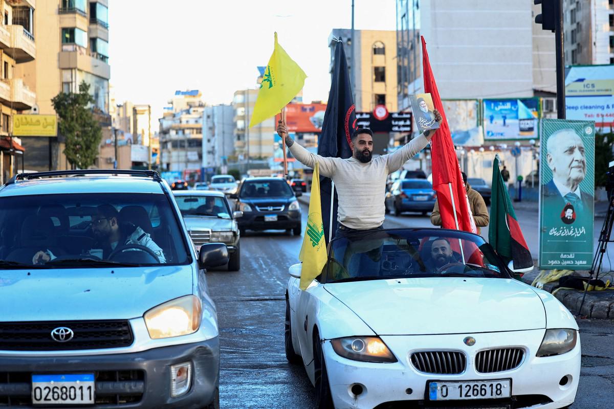 بعض النازحين يحاولون العودة إلى قراهم في جنوب لبنان