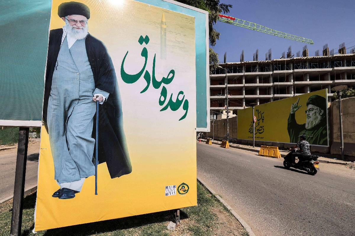 جداريات في بغداد تحتفي بحسن نصرالله وعلي خامنئي