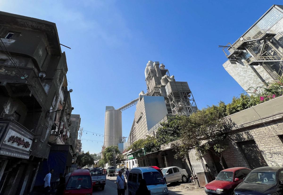 مصنع تديره شركة الإسكندرية لأسمنت بورتلاند