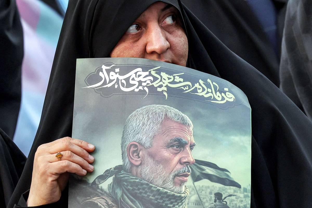 متظاهرة إيرانية في تظاهرة لتأبين السنوار