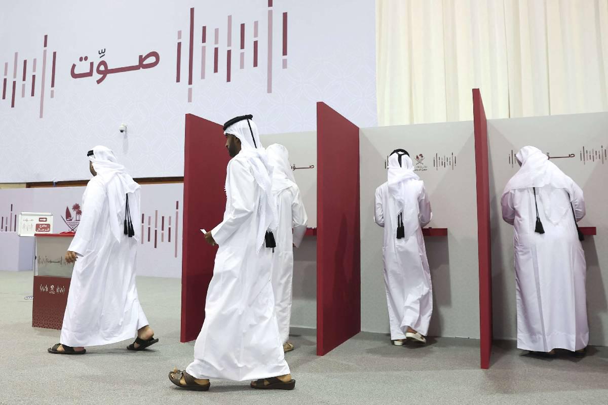 قطريون يصوتون على الغاء انتخابات مجلس الشورى