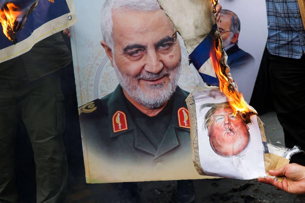 تظاهرة في طهران تحرق صورة لترامب