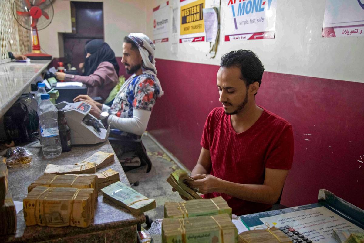 توفير الرواتب يتحول إلى معضلة في اليمن 