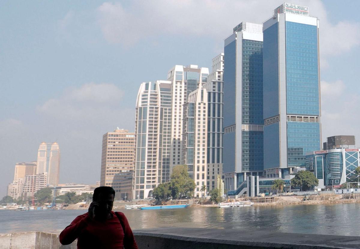 القاهرة تلجأ إلى حلول جديدة لتجاوز معضلة شح السيولة 