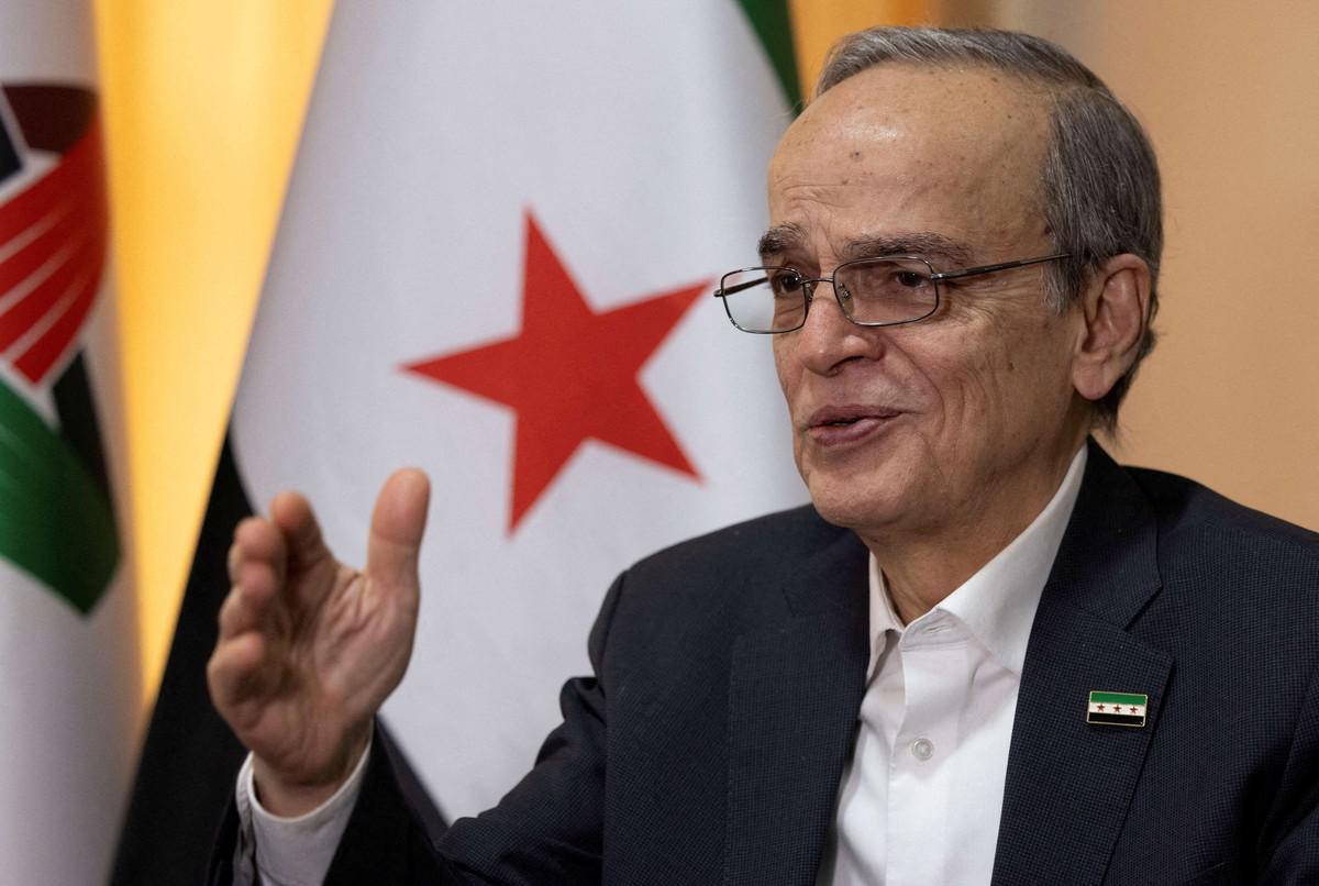 رئيس الائتلاف يدعو لإجراء استفتاء على الدستور وانتخابات حرة