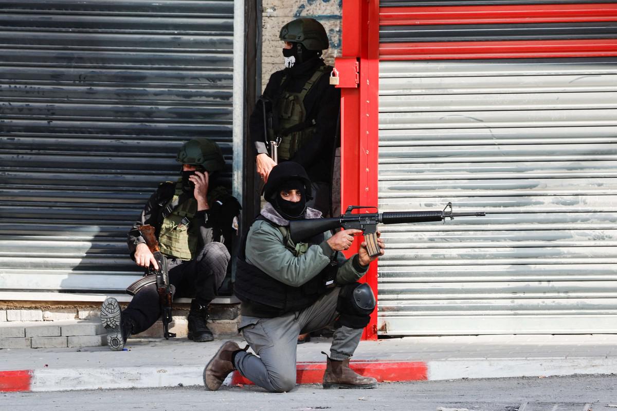السلطة الفلسطينية توجه نيرانها إلى الفصائل المسلحة 