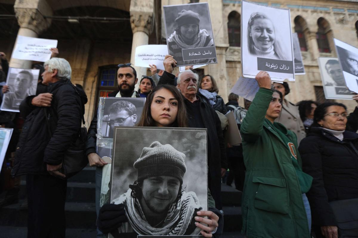 مصير غامض لآلاف المعتقلين السوريين 