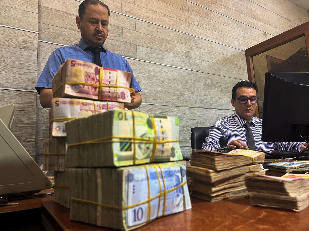 حكومتا الشرق والغرب تتنازعان أحقية المطالبة بالأموال الليبية