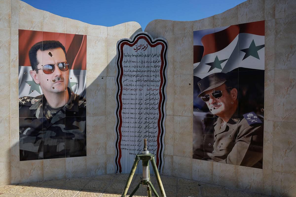 جدارية للرئيس الراحل حافظ الأسد والرئيس المخلوع بشار الأسد اطلق الثوار عليها الرصاص