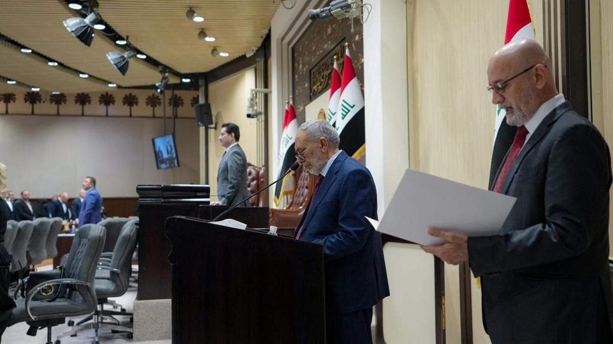 الخلافات السياسية تعطل تمرير القوانين الثلاثة 
