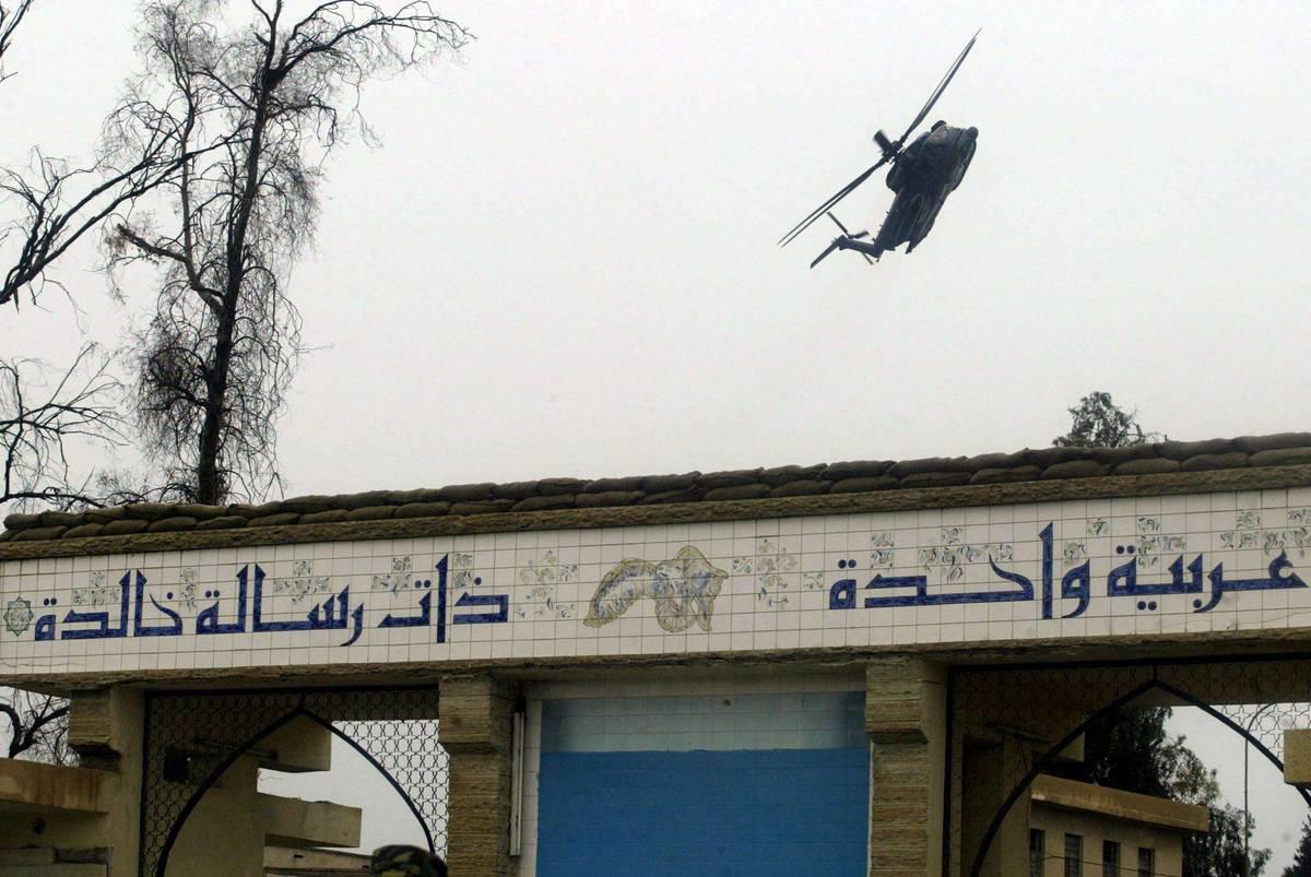 مدخل مبنى لحزب البعث في المنطقة الحدودية بين العراق وسوريا