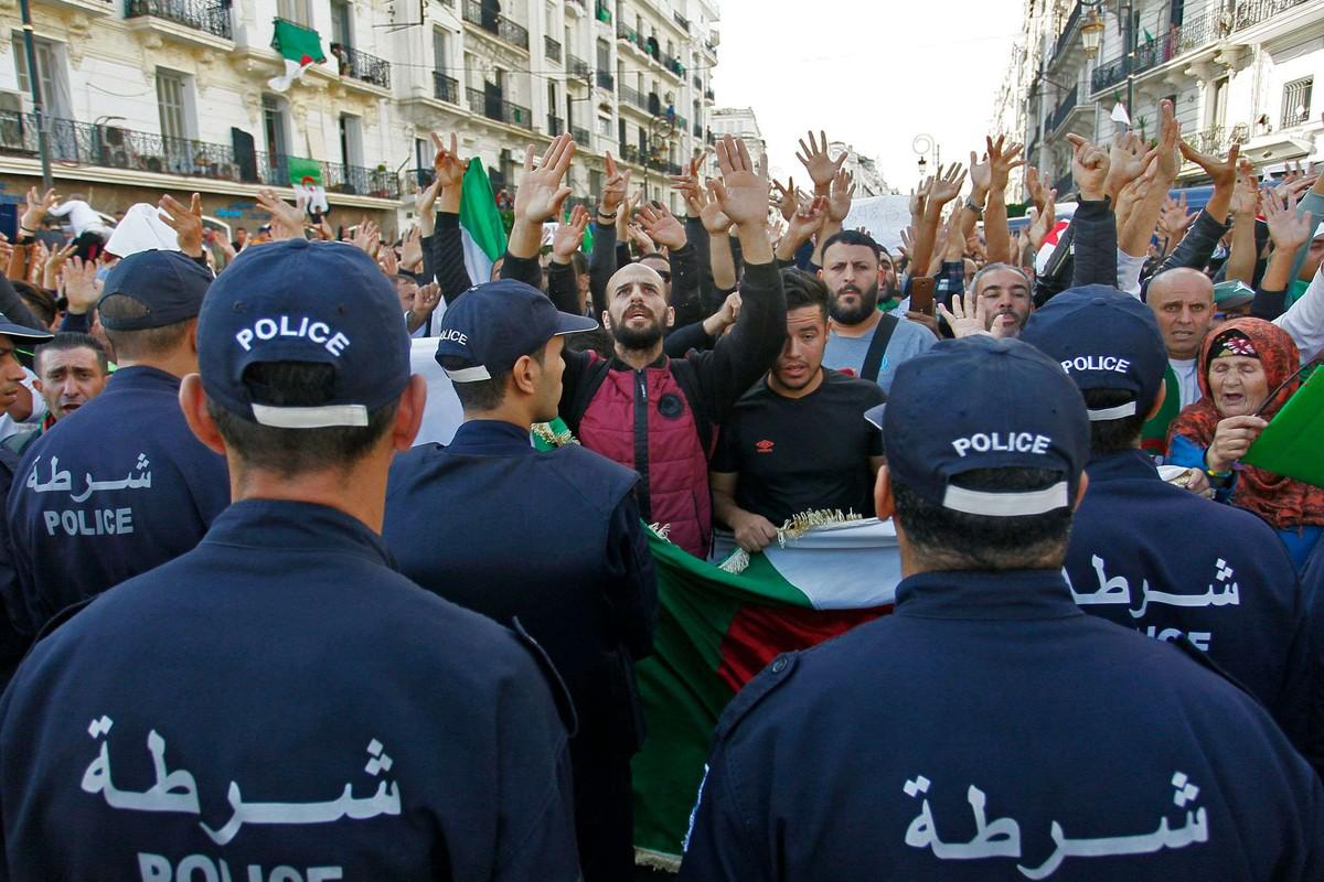 الأزمة الاقتصادية تعمّق حالة الإحباط لدى الجزائريين