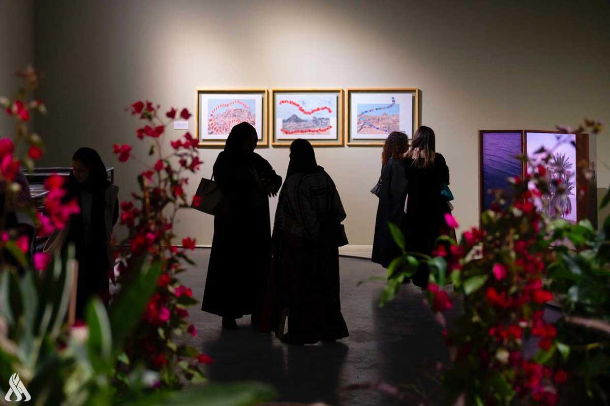 'تحت ظلال النخيل'