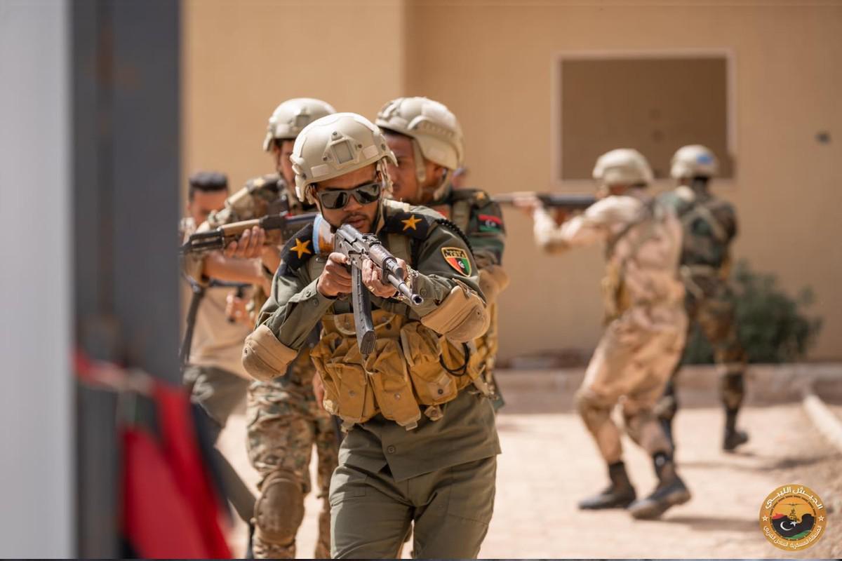 قوات الدبيبة تواجه تحدي فرض الأمن 
