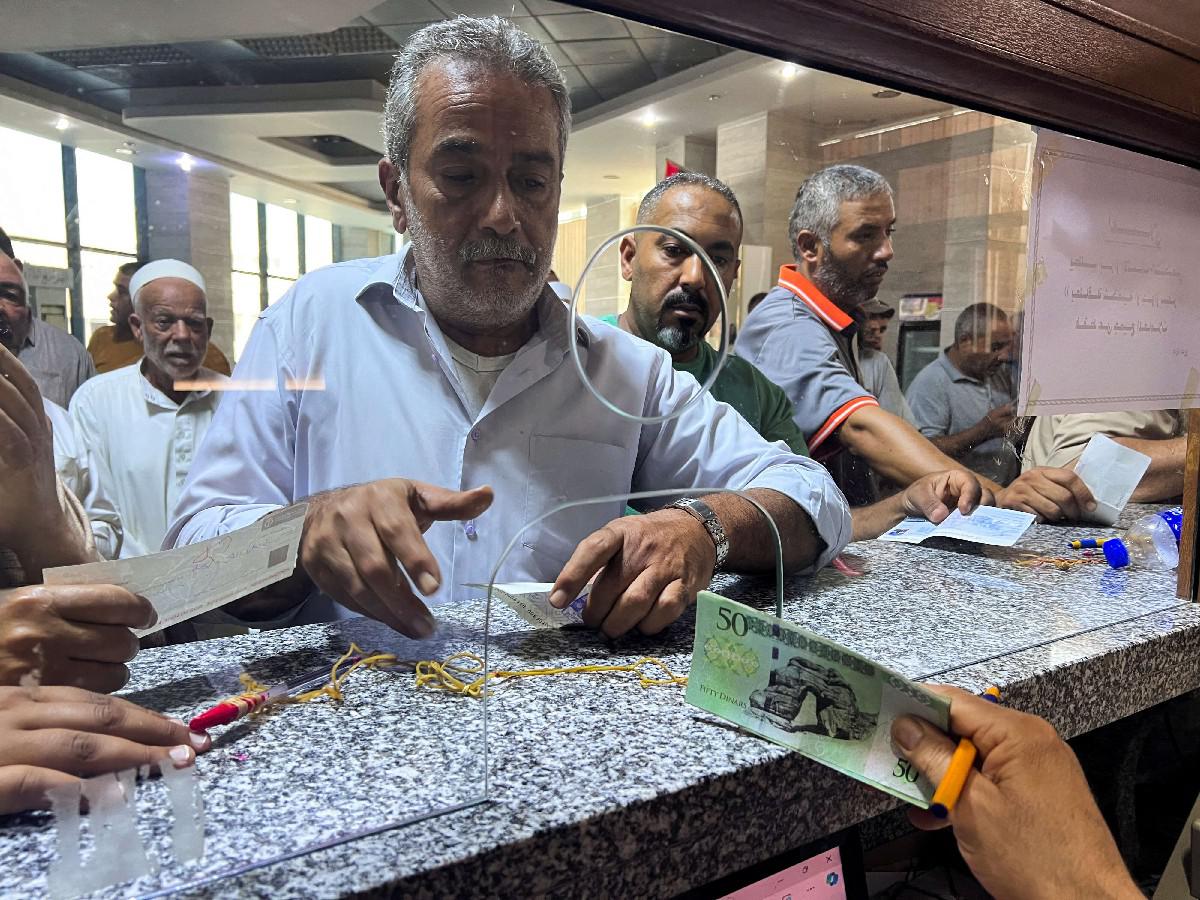ارتفاع كلفة الرواتب يثقل كاهل خزينة الدولة الليبية 