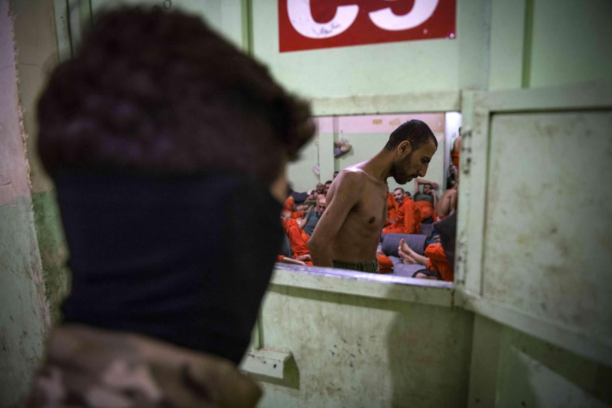 السجون التي تؤوي أسرى داعش في قلب صراع بين قسد والإدارة السورية 
