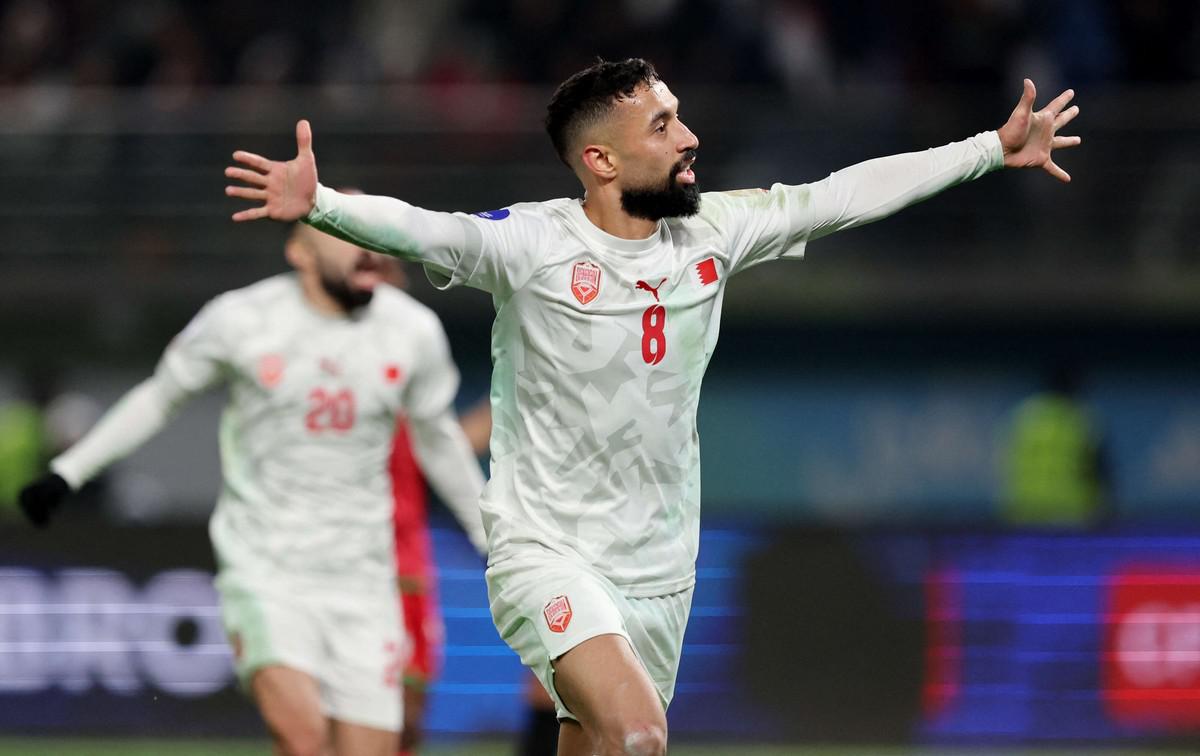 لاعب البحرين محمد مرهون يهدي بلاده نصرا تاريخيا 