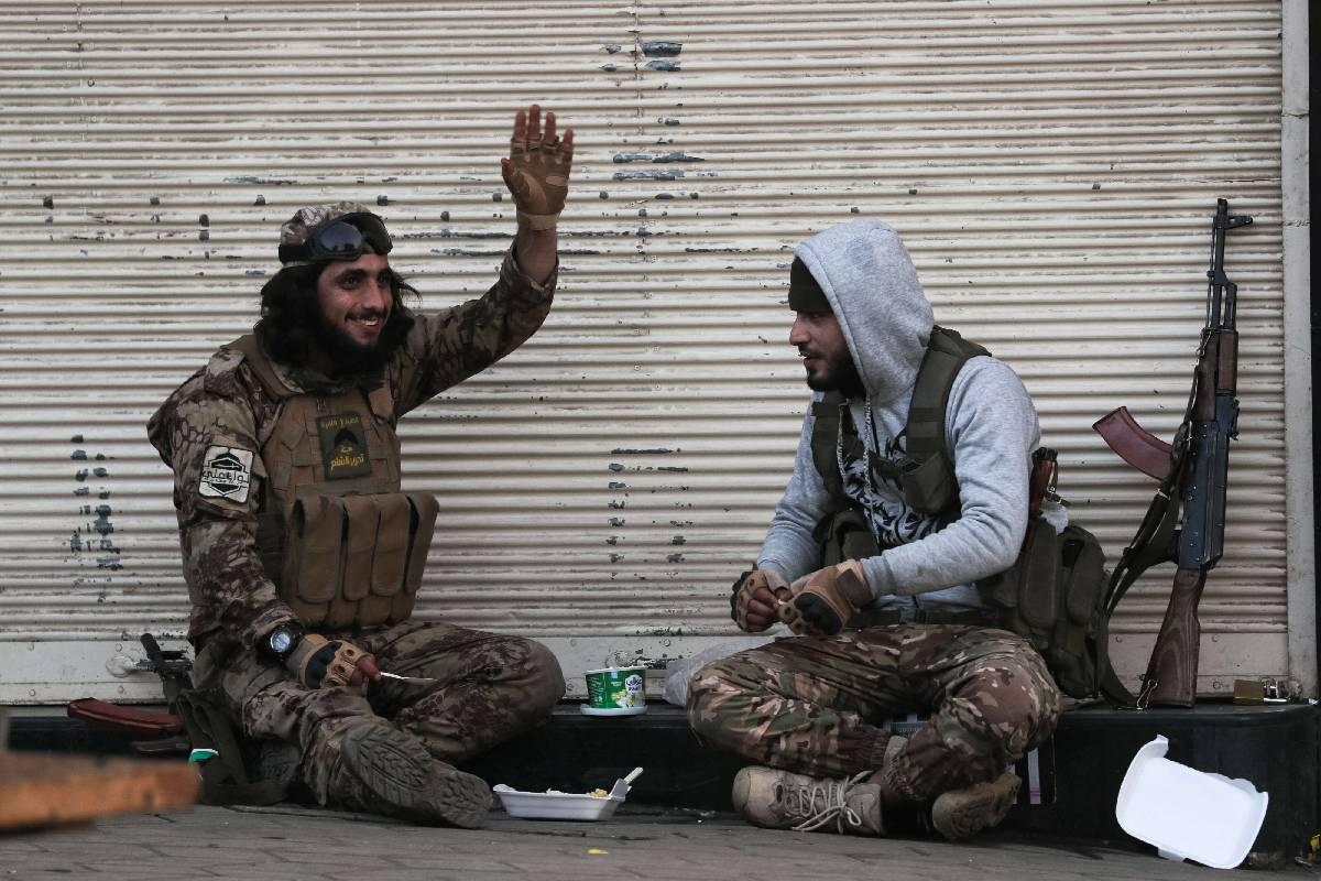 مقاتلون من هيئة تحرير الشام في حمص