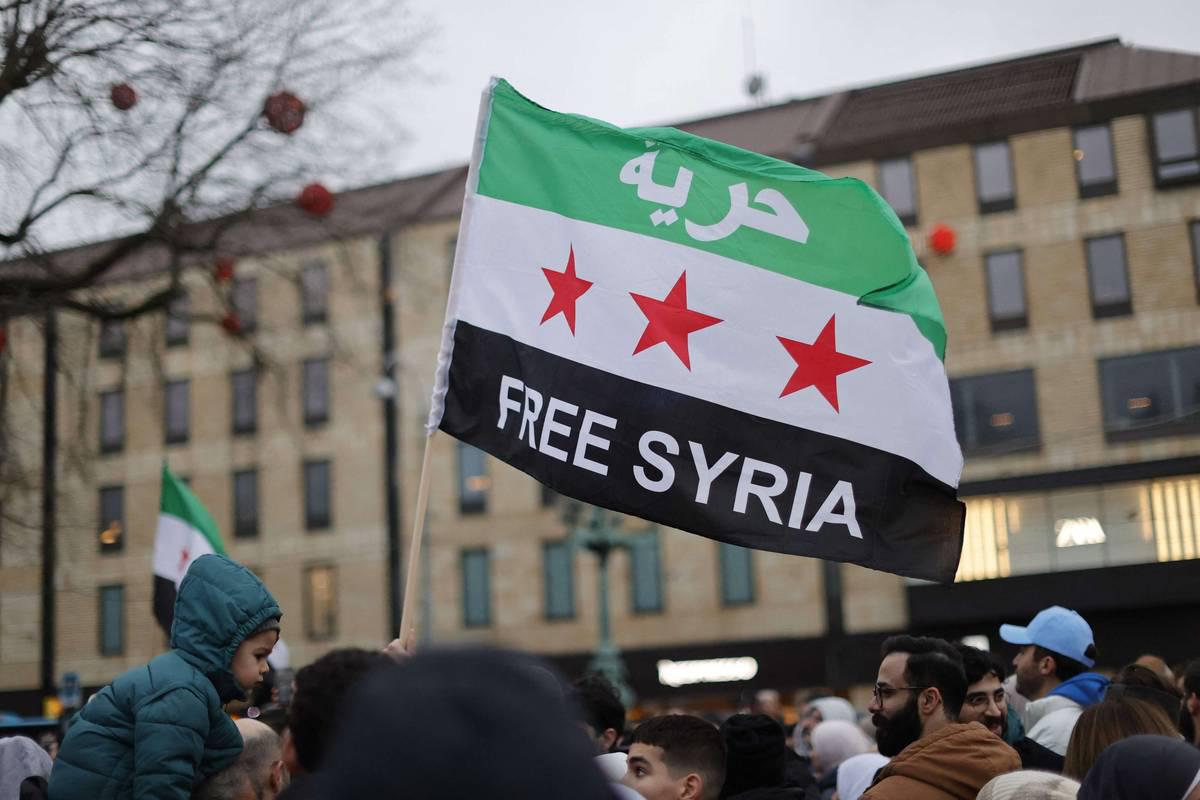 سوريون يحتفلون بسقوط نظام الأسد في غوتنبيرغ بالسويد
