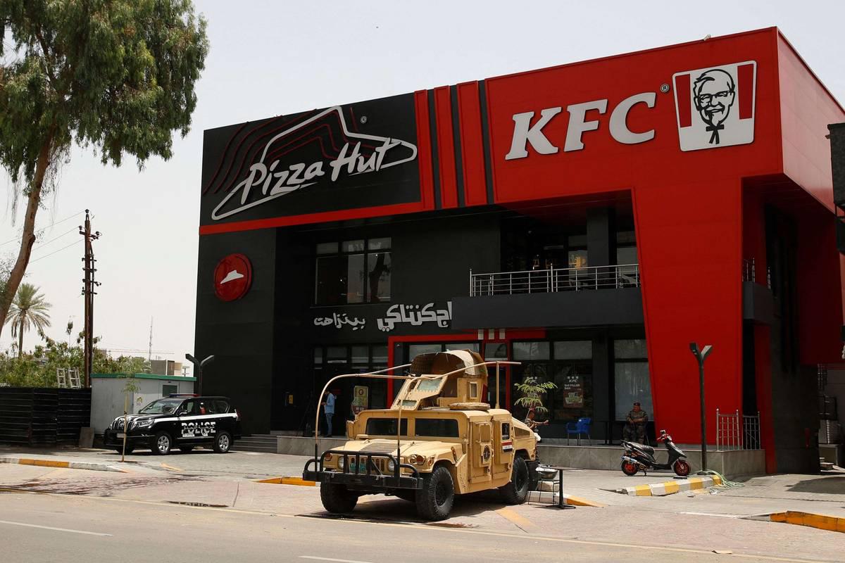 مطعم كنتاكي وبيتزاهوت في بغداد بحراسة الجيش والشرطة