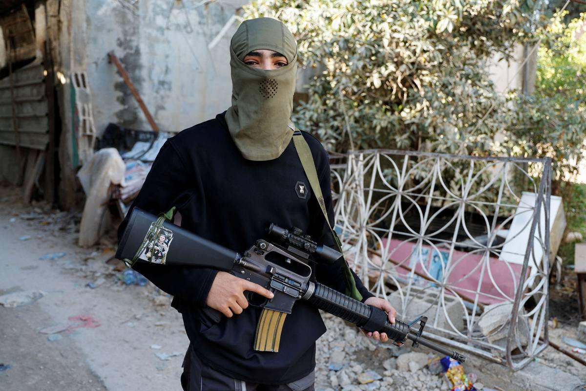 مقاتل من الجهاد في مخيم جنين