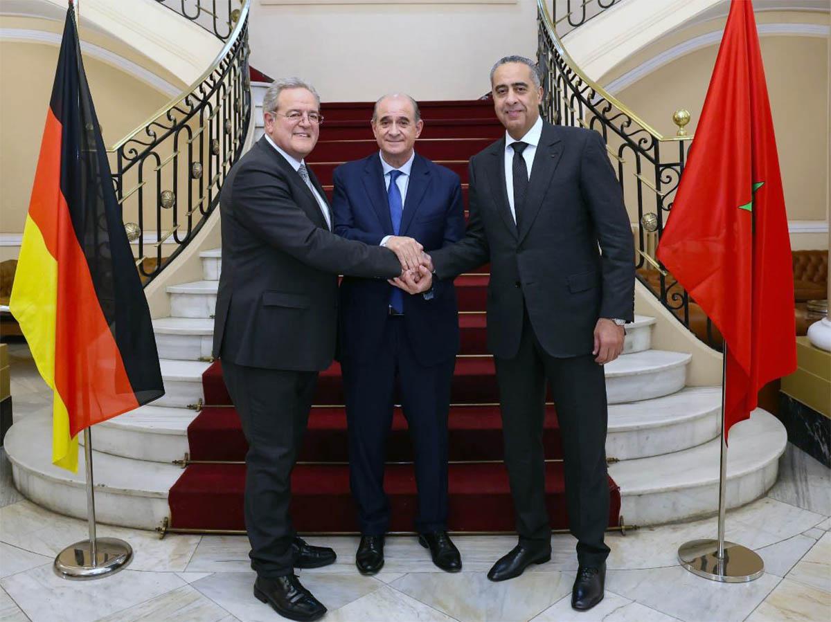 Hammouchi shaking hands with Piqueras and Grötsch