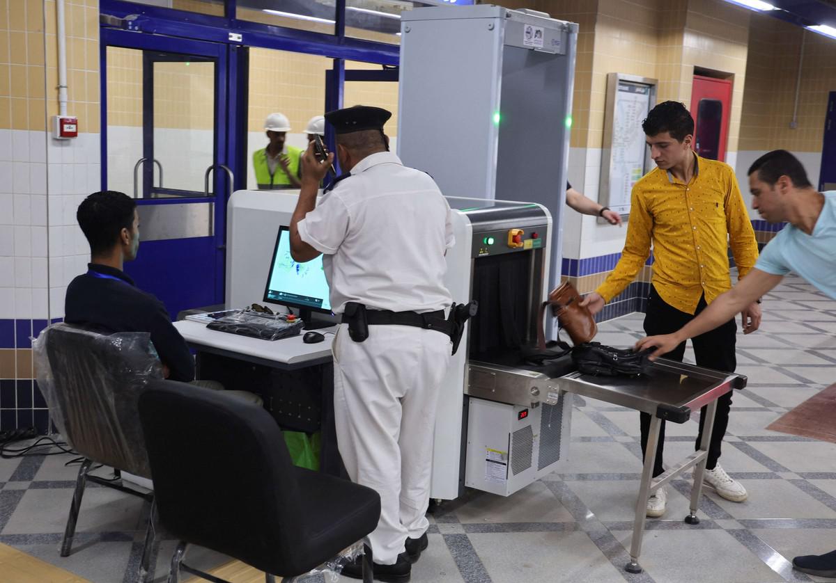 إجراءات المراقبة الجديدة تهدد آخر متنفس للمصريين