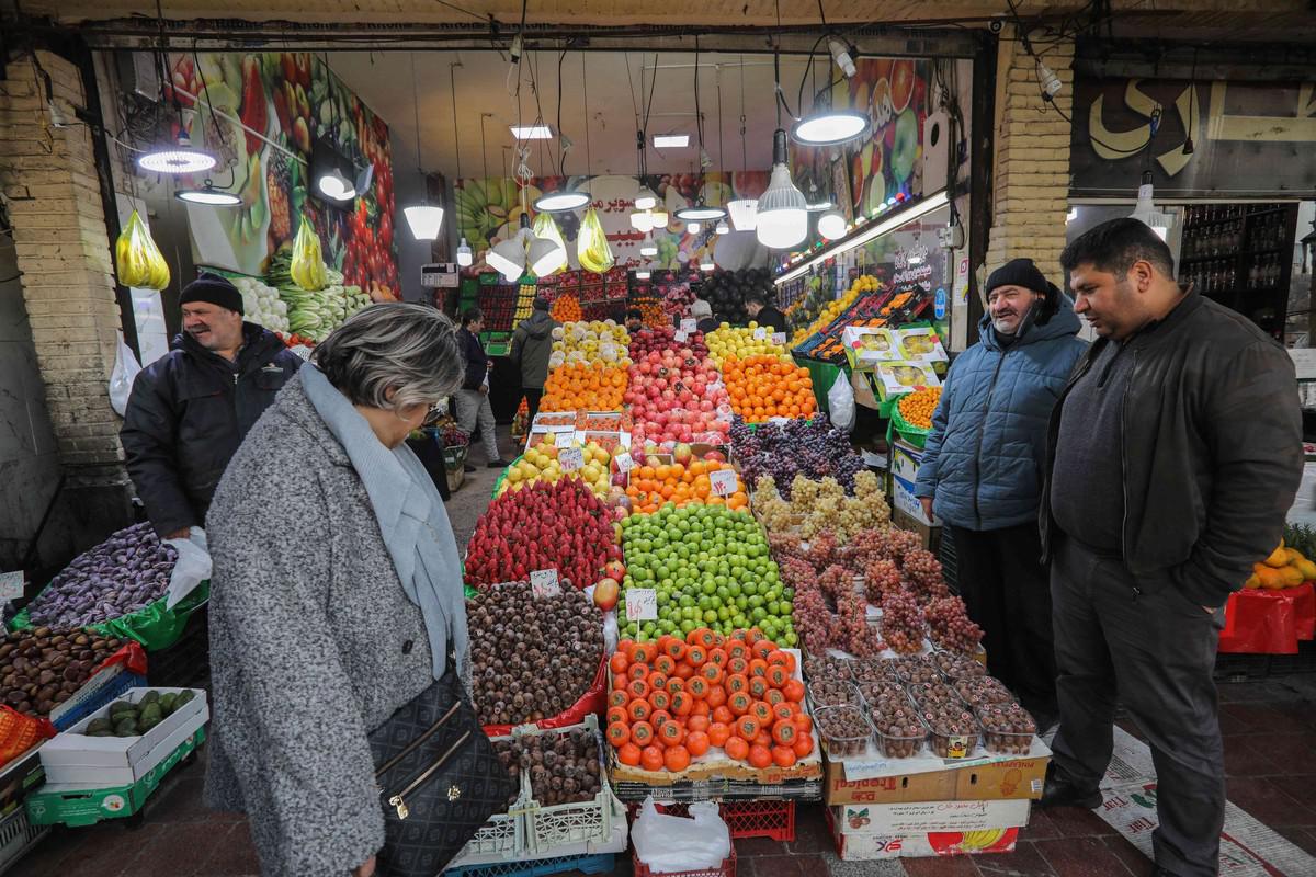 أوضاع الإيرانيين المعيشية تزداد تدهورا 
