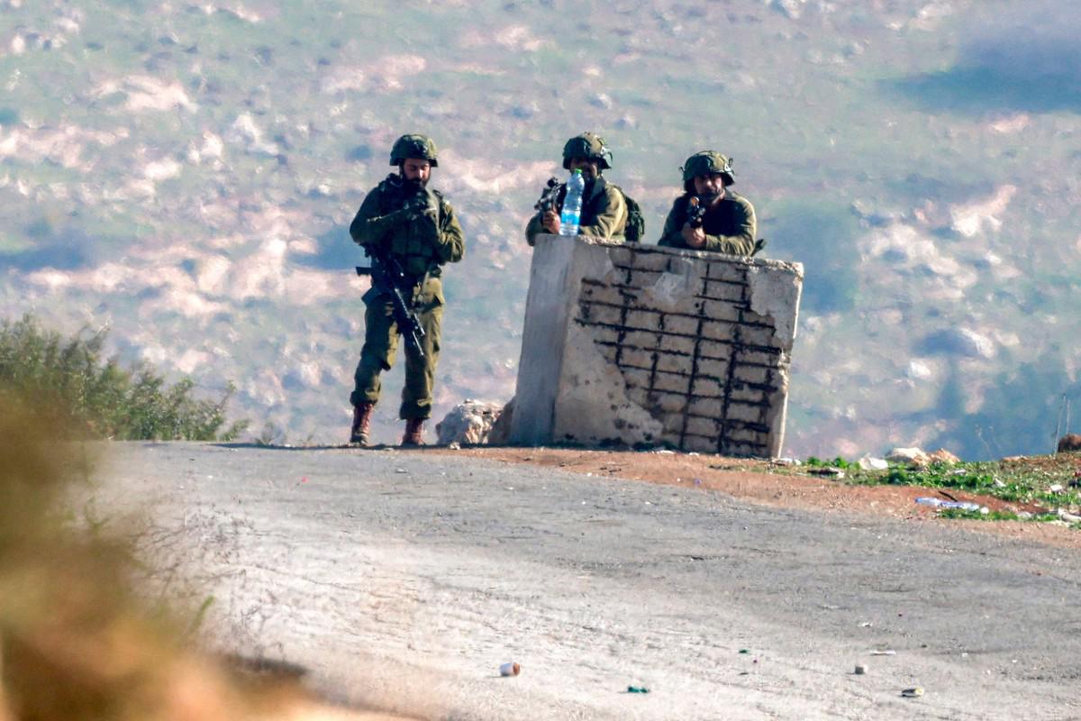 الفصائل الفلسطينية تنجح في اختراق الحواجز الاسرائيلية رغم التشديد الأمني