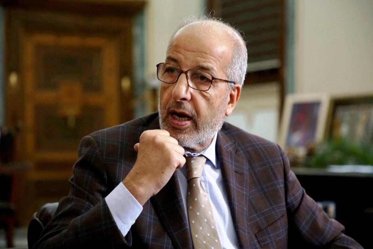 هل يسعى الكبير إلى العودة من بوابة المشهد السياسي 
