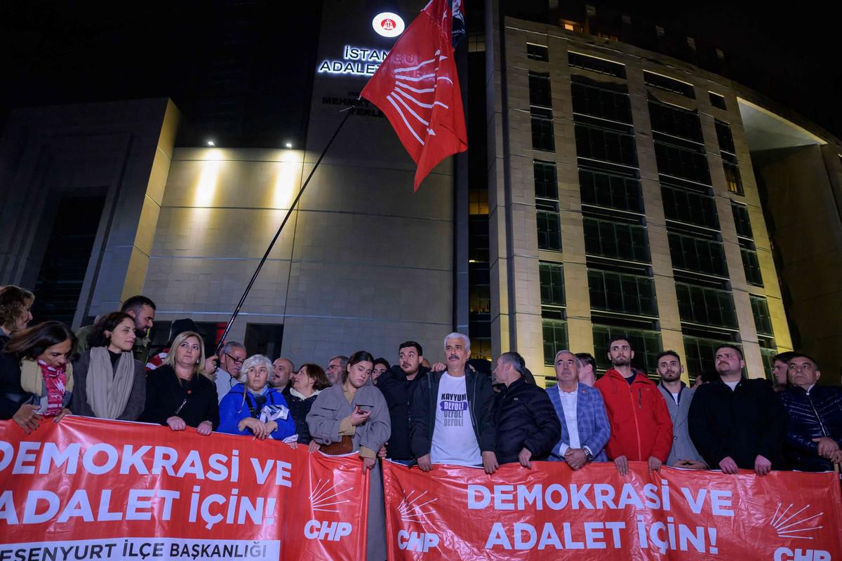 المعارضة تتهم أردوغان بتوظيف القضاء في معركته ضد خصومه 