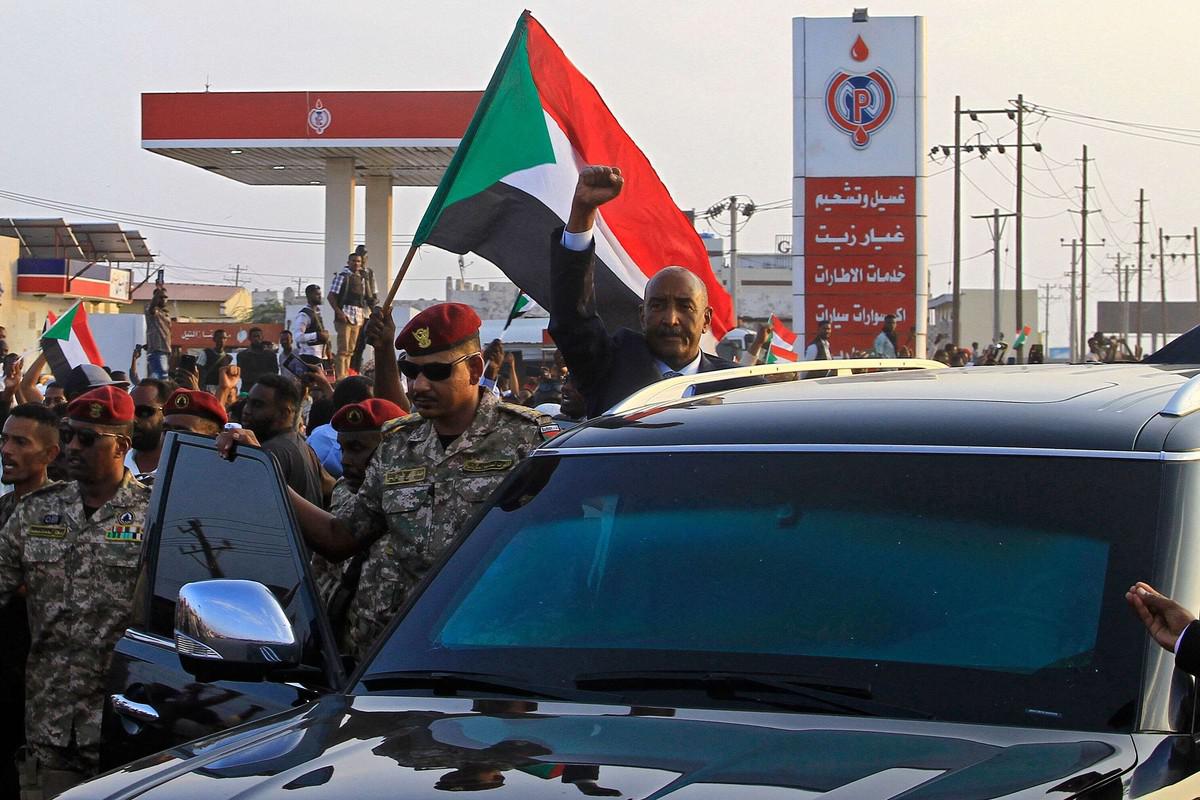 البرهان يدخل في أزمة مع العديد من دول الجوار