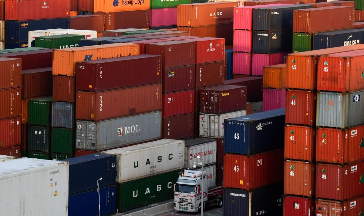 الإمارات ترسخ ريادتها في التجارة الخارجية 