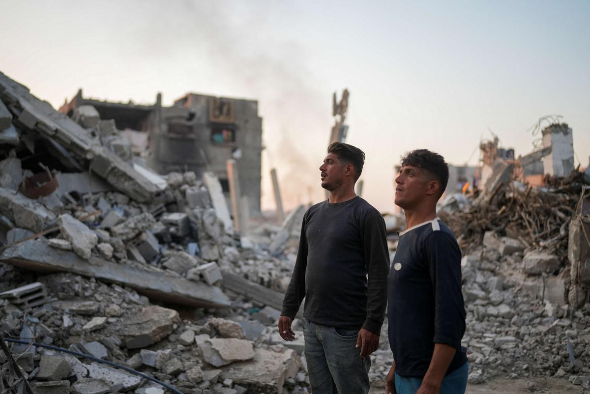 مشاهد الدمار تصدم العادئين إلى القطاع الفلسطيني