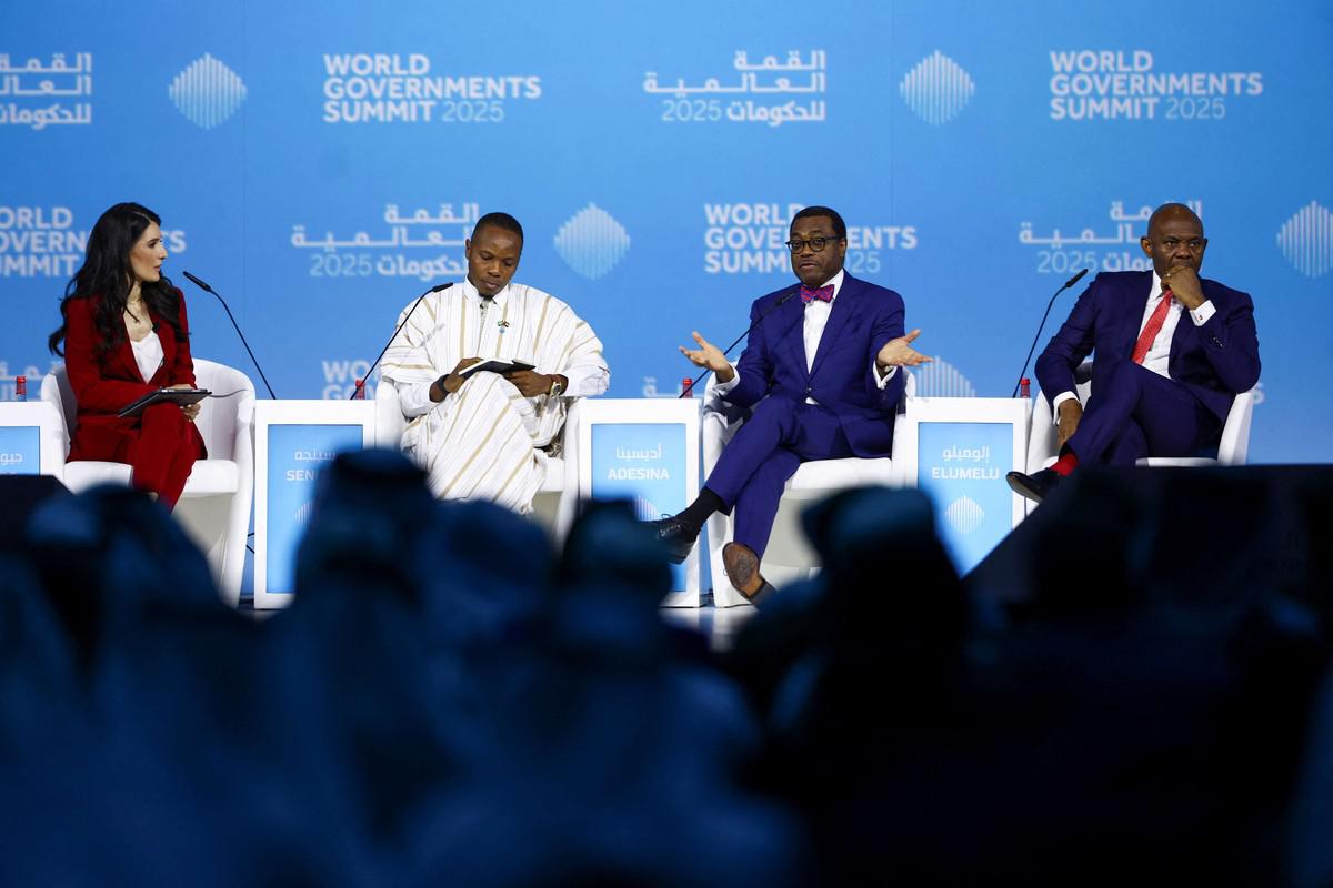عشرات الوفود الحكومة تشارك في القمة الإماراتية