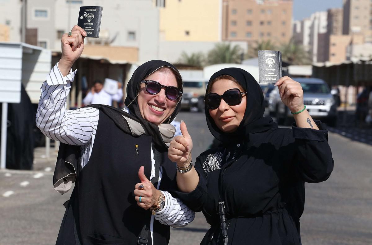 غالبية المسحوبة جنسياتهم من النساء