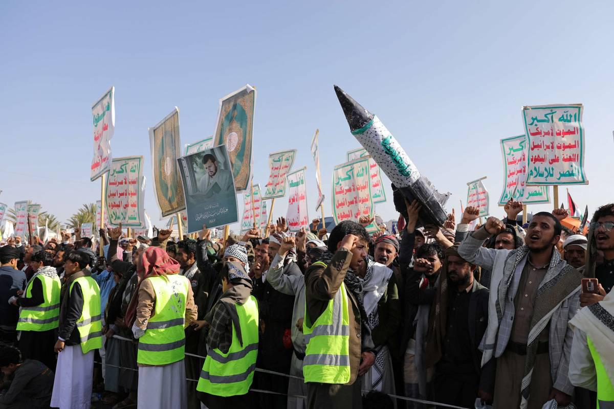 استعراض للحوثيين في صنعاء في تحدي لإسرائيل