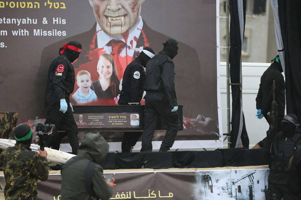 تسليم جثامين لرهائن إسرائيليين في غزة