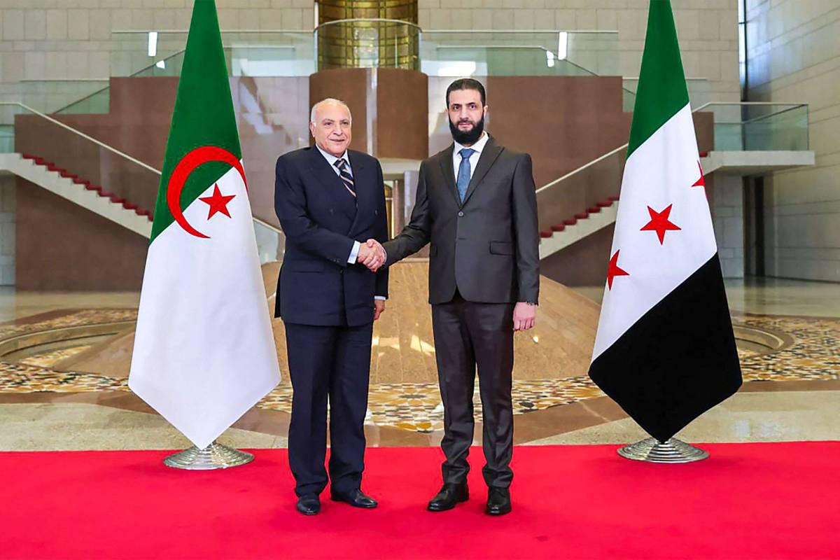 الرئيس السوري أحمد الشرع يستقبل وزير الخارجية الجزائري أحمد عطاف