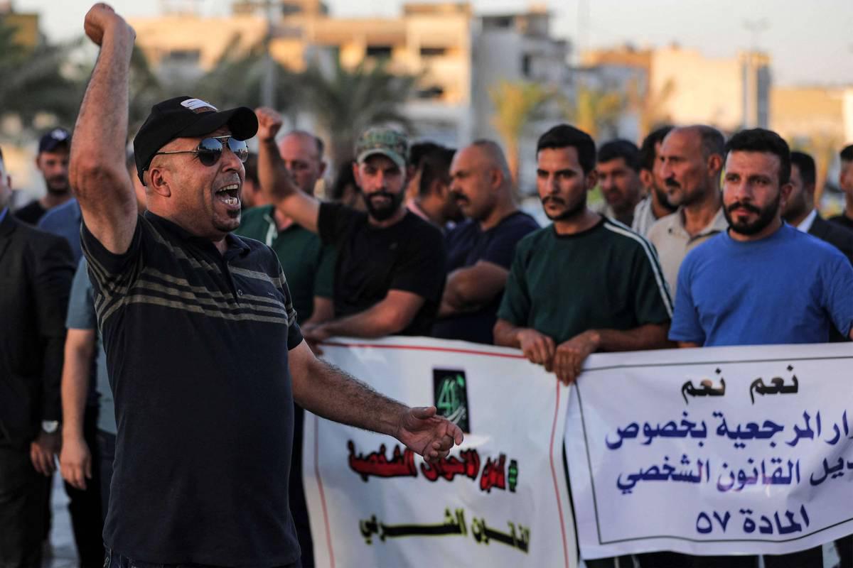 عراقيون مؤيدون لتخفيض سن الزواج