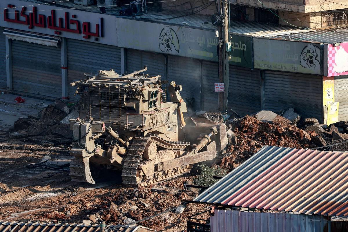 الجيش الاسرائيلي ينف\ عمليات دهم وتجريف لمنازل فلسطينيين في طوباس وقرية طمون 