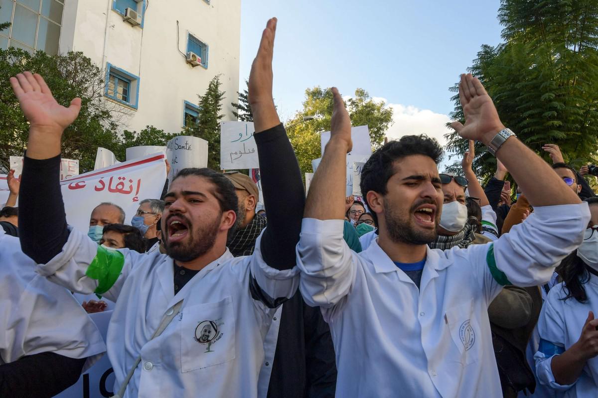 ضعف الأجور يفاقم رغبة الاطباء في الهجرة