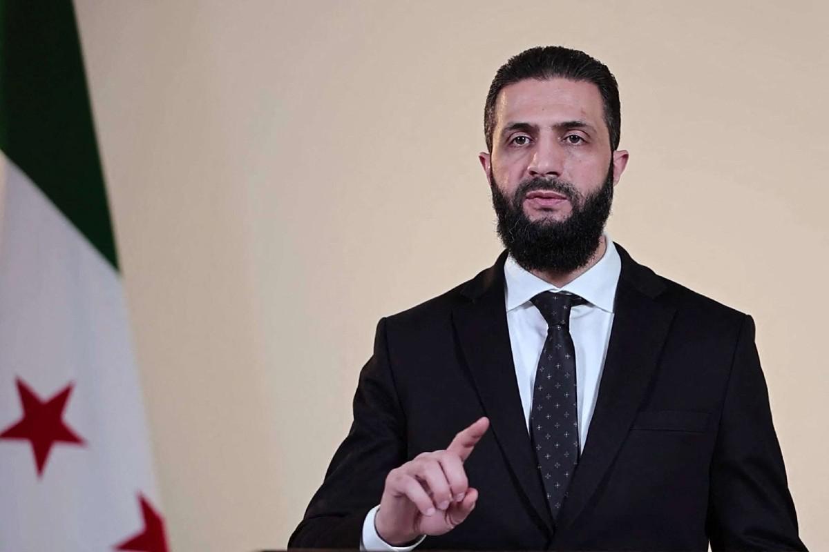من المستبعد مغادرة الشرع لسوريا حاليا في ظل تعقيدات داخلية