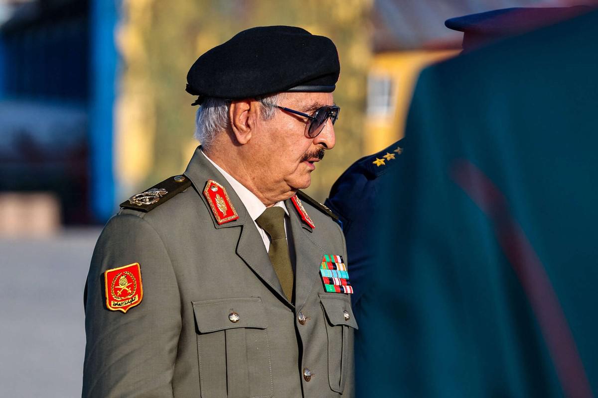 الروس يلعبون لعبة مزدوجة في ليبيا بدعم من حفتر 