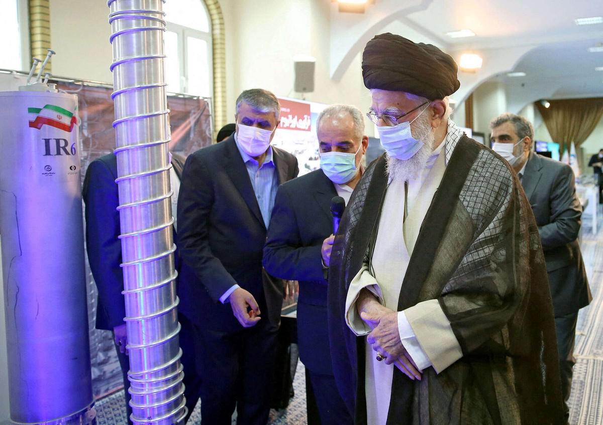 خامنئي رفض التفاوض في الملف النووي تحت التهديد