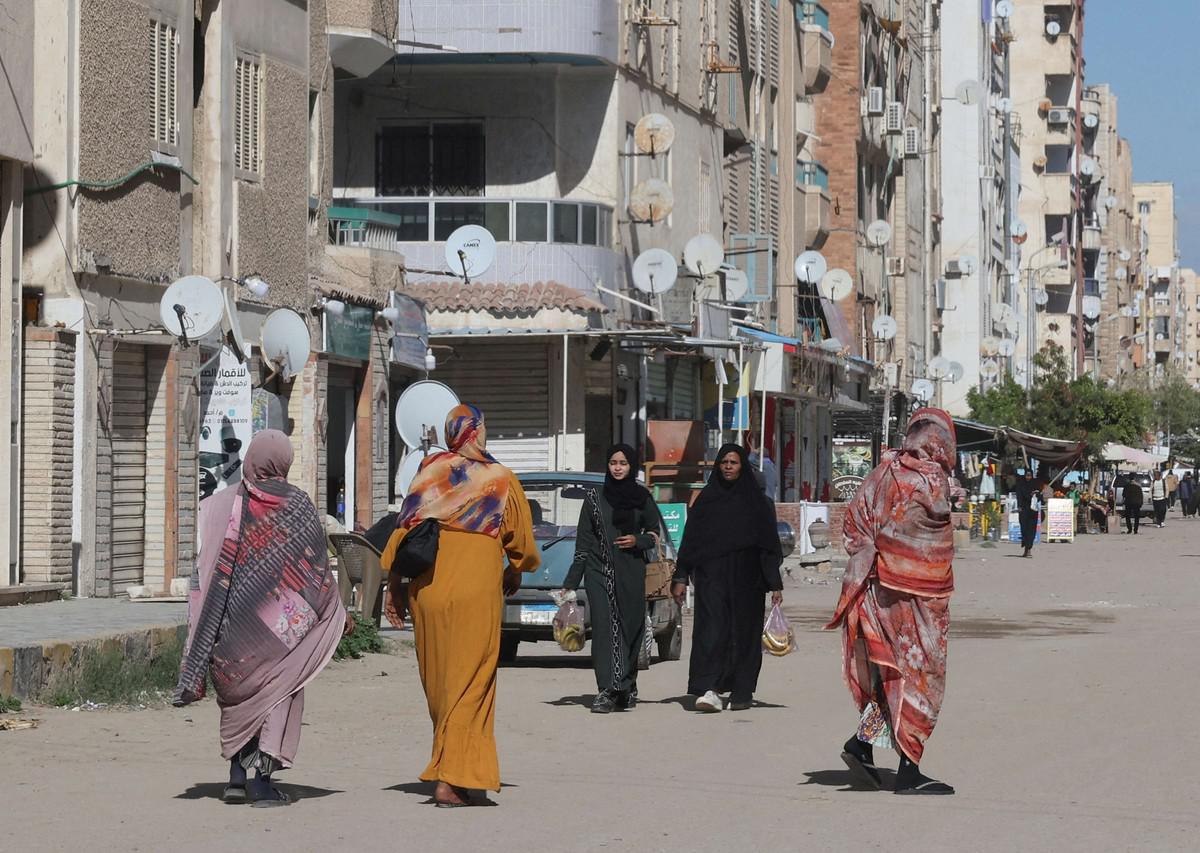 السودانيون يدفعون فاتورة صراع أعاد بلدهم سنوات إلى الوراء 