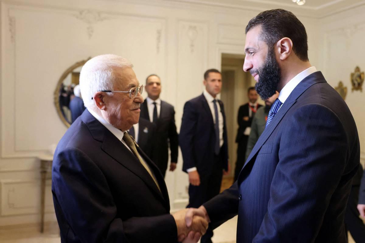 الرئيس الفلسطيني محمود عباس مع الرئيس السوري أحمد الشرع