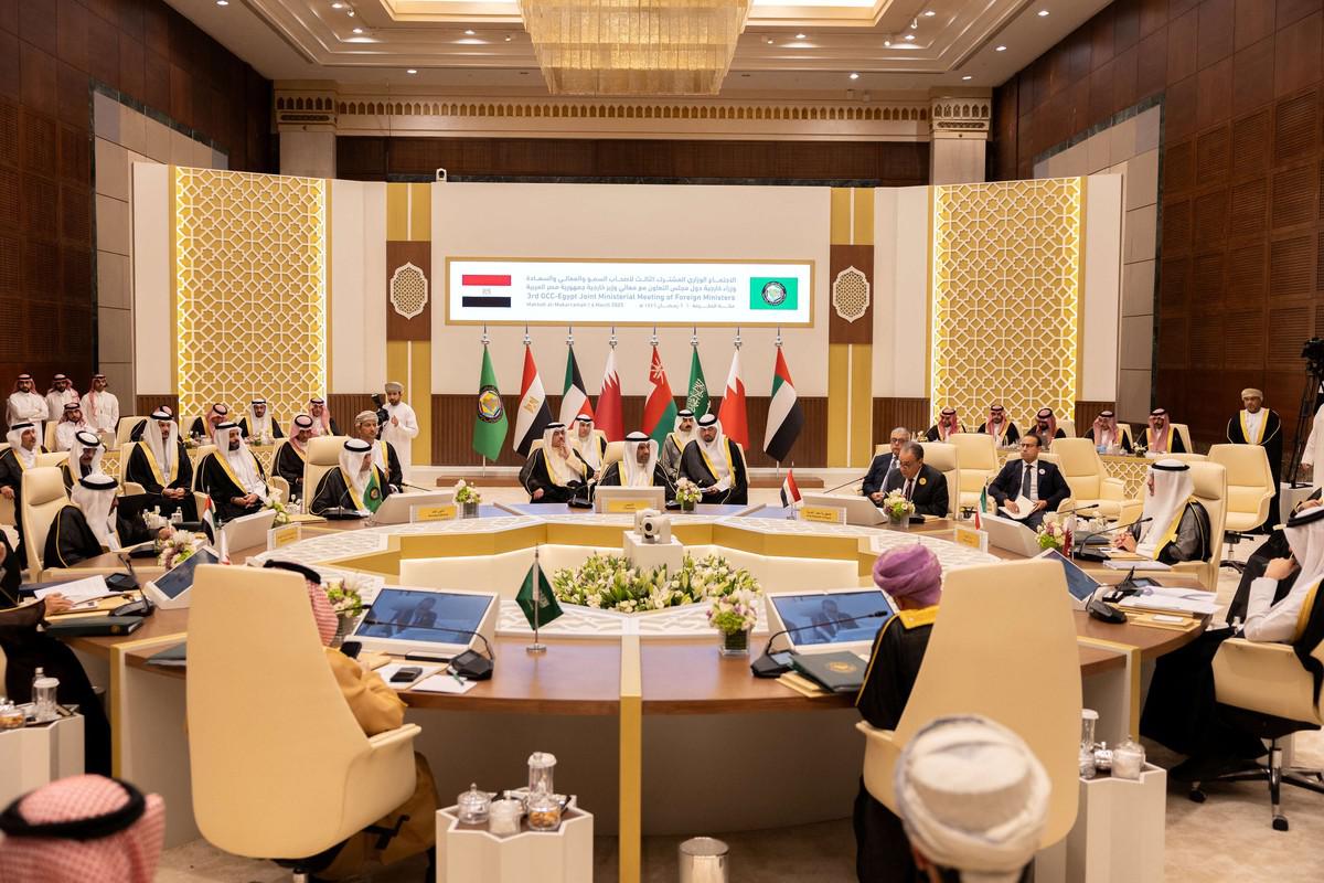دبلوماسية وزانة تسعى إلى تصفير المشاكل 