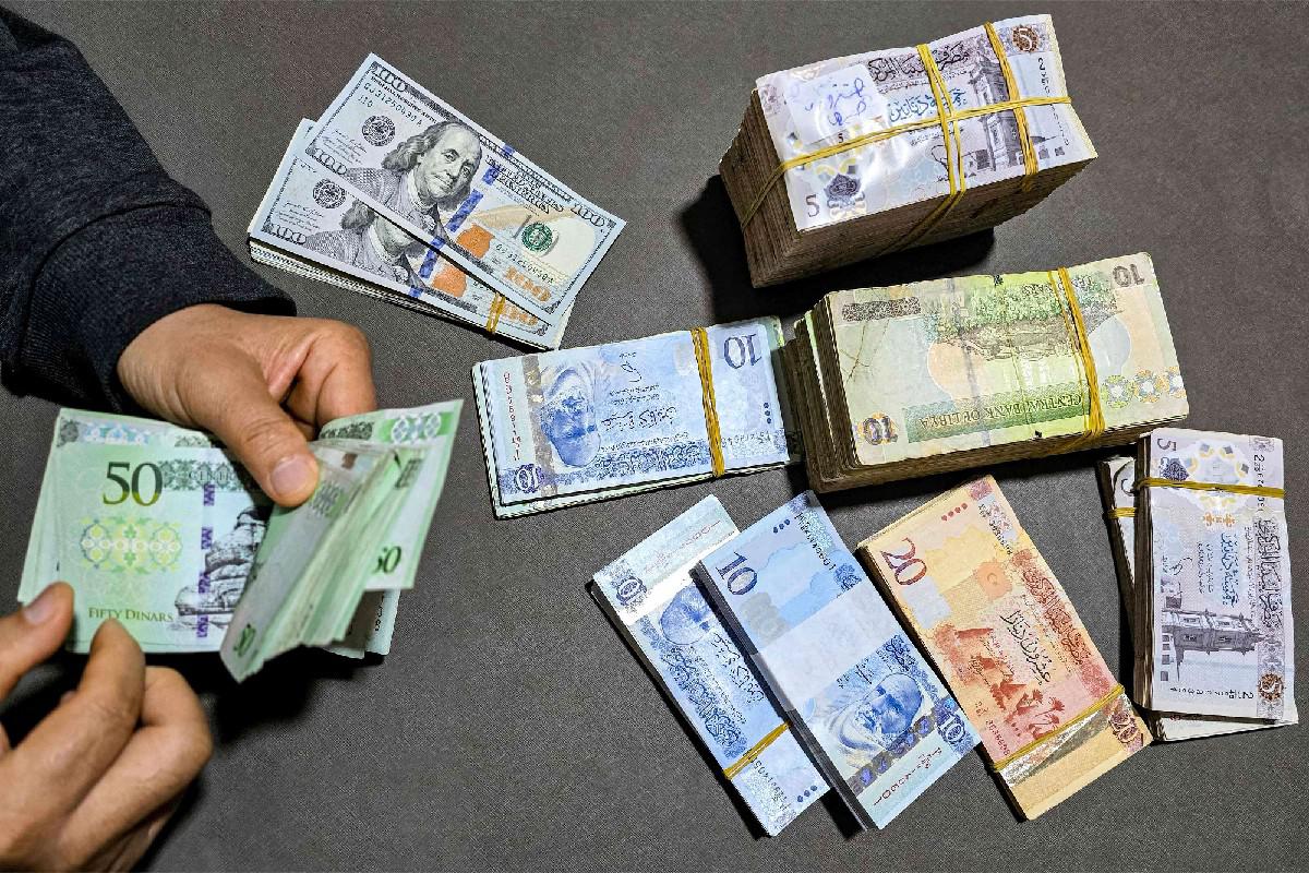 انخفاض قيمة الدينار سيؤثر على نصيب الفرد من العملة الصعبة للسياحة أو العلاج