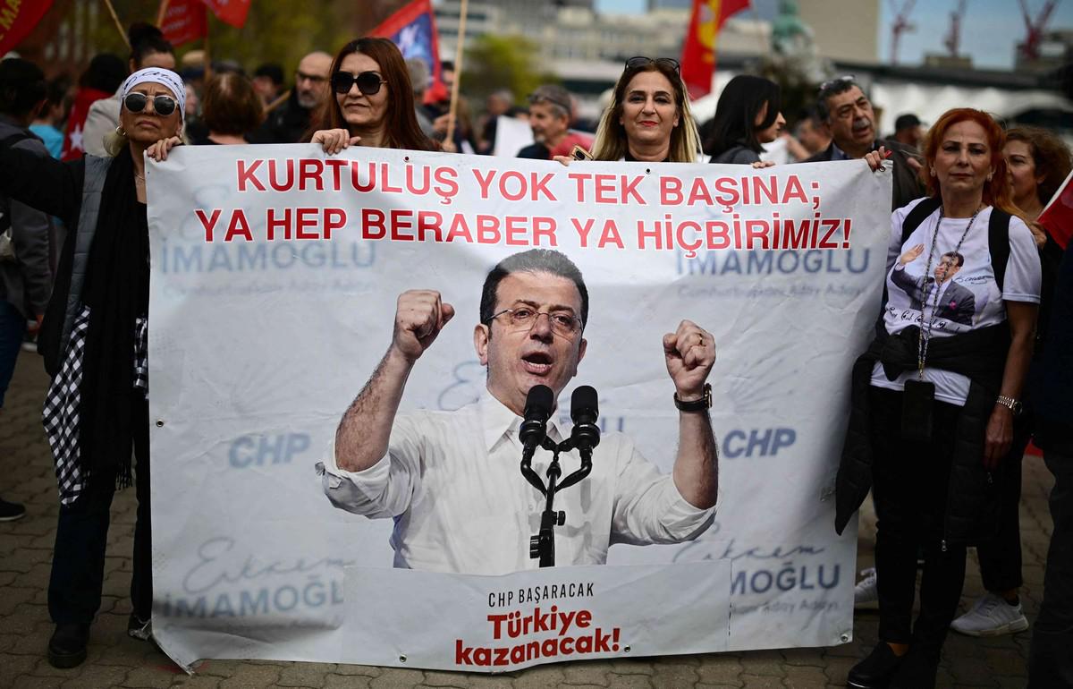 شعبية امام اوغلو تثير قلق اردوغان